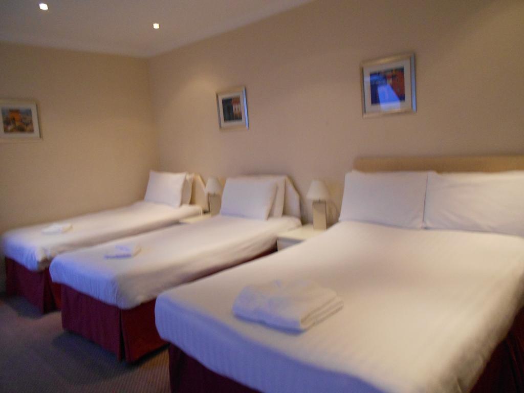 Marlborough Guest Accommodation Уитли-Бей Номер фото