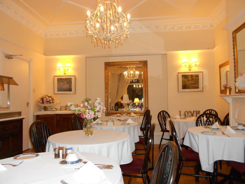 Marlborough Guest Accommodation Уитли-Бей Экстерьер фото