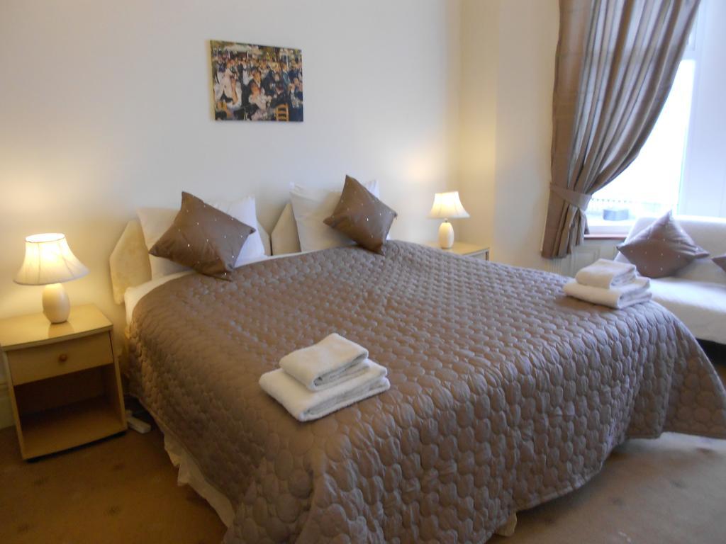 Marlborough Guest Accommodation Уитли-Бей Экстерьер фото