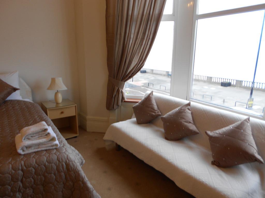 Marlborough Guest Accommodation Уитли-Бей Экстерьер фото